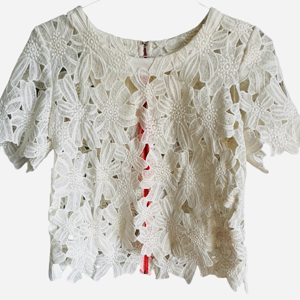 J.O.A | Floral Crochet Top